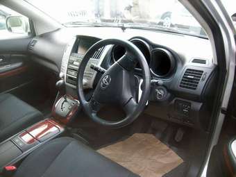 2005 Toyota Harrier Images