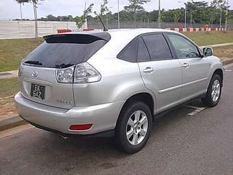 2005 Toyota Harrier Images