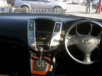 2005 Toyota Harrier Pictures