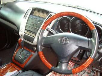 2005 Toyota Harrier Photos