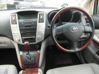 2005 Toyota Harrier Images