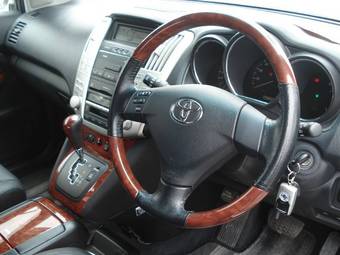 2005 Toyota Harrier Photos