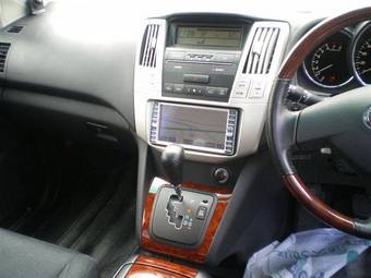 2005 Toyota Harrier Pictures