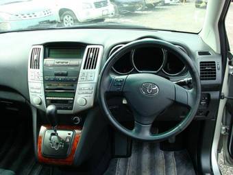 2005 Toyota Harrier Images