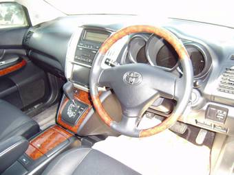 2005 Toyota Harrier Photos