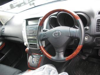 2005 Toyota Harrier Images