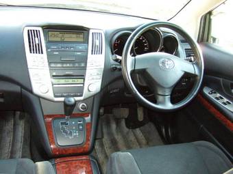 2005 Toyota Harrier Images