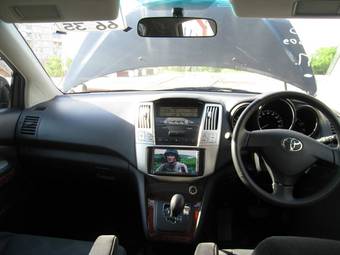 2005 Toyota Harrier Images