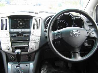 2005 Toyota Harrier Images