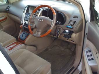 2005 Toyota Harrier Photos