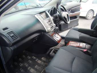 2005 Toyota Harrier Images