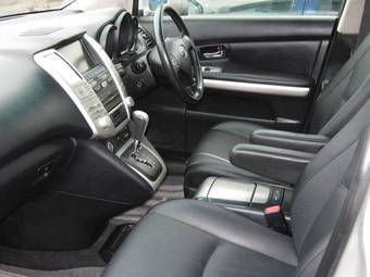 2005 Toyota Harrier Pics