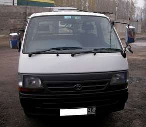 1999 Toyota Hiace Photos