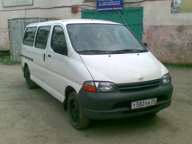 2000 Toyota Hiace