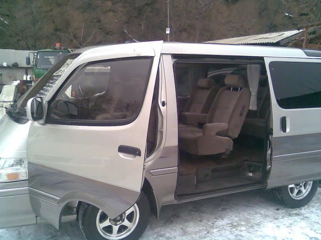 2000 Toyota Hiace