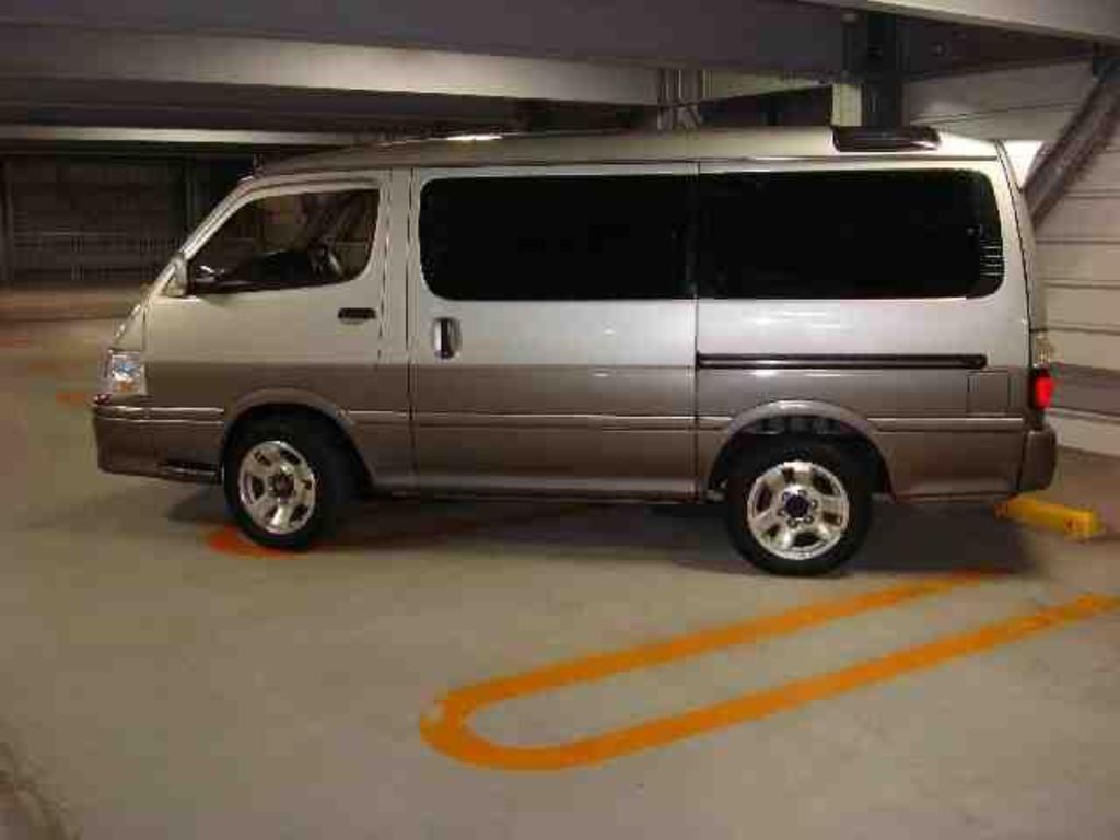 2000 Toyota Hiace