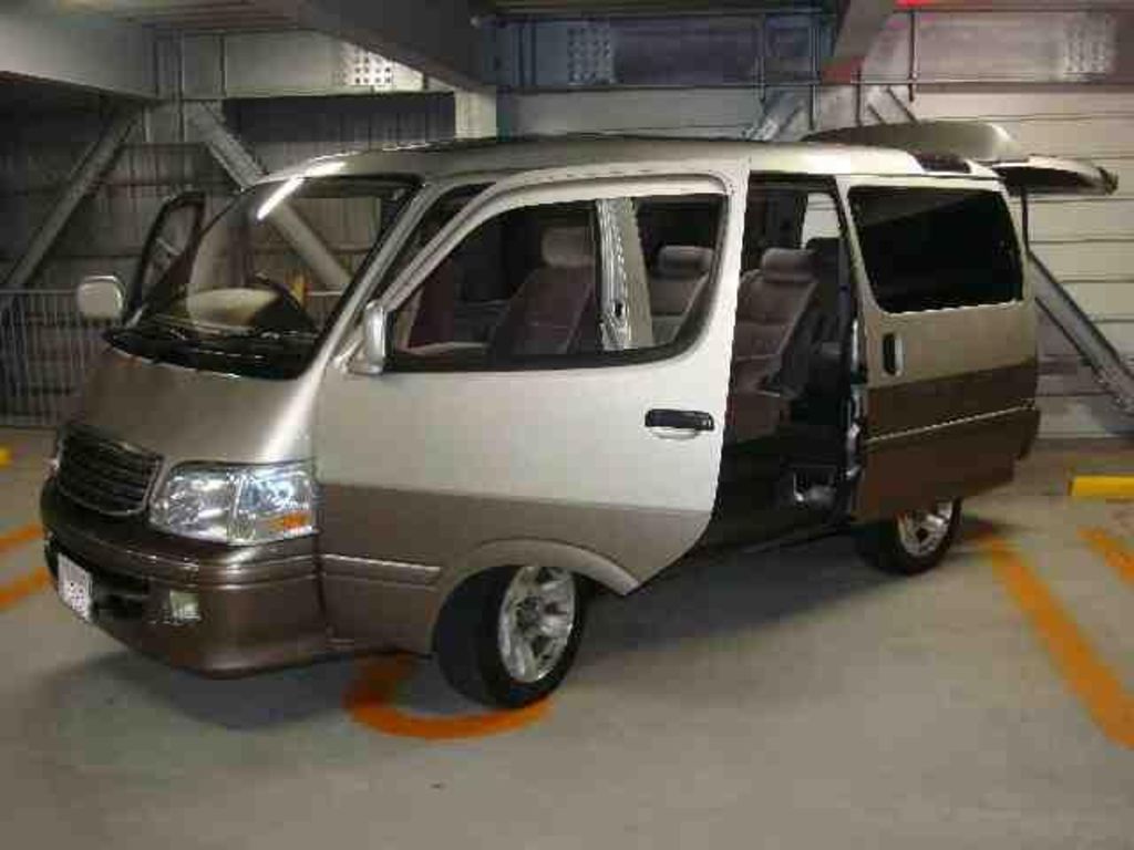 2000 Toyota Hiace