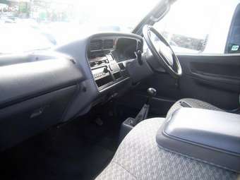 2001 Toyota Hiace Pictures