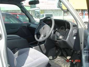 2001 Toyota Hiace Pictures