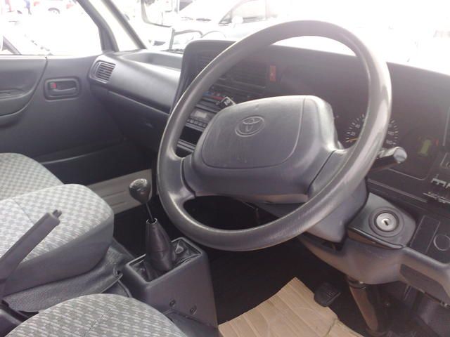 2002 Toyota Hiace