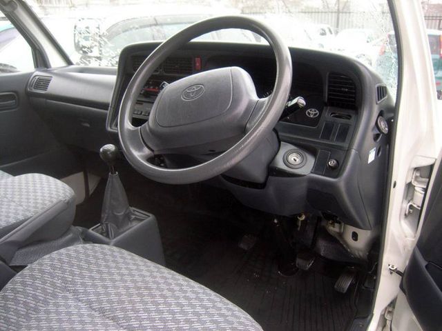 2002 Toyota Hiace