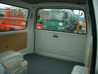 2002 Toyota Hiace Pictures