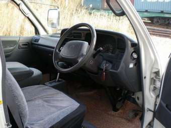 2002 Toyota Hiace Photos