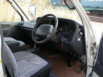 2002 Toyota Hiace Pictures