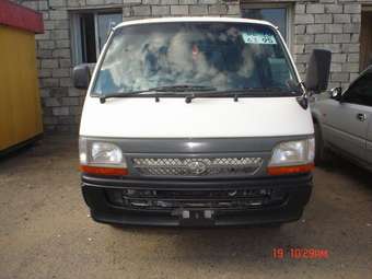 2002 Toyota Hiace Pictures