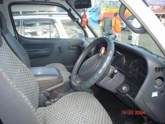 2002 Toyota Hiace Pictures