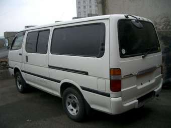 2002 Toyota Hiace Photos