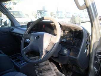 2002 Toyota Hiace Pics