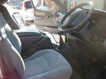 2002 Toyota Hiace Pictures