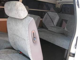 2002 Toyota Hiace Pictures