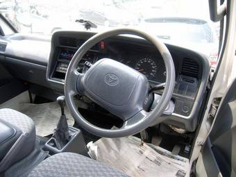 2002 Toyota Hiace Pictures