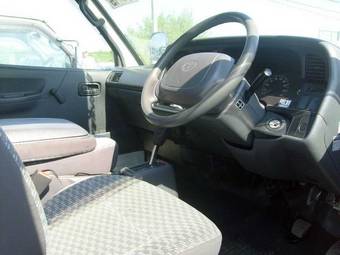 2002 Toyota Hiace Photos