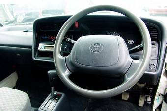 2002 Toyota Hiace Pictures