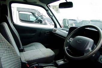 2002 Toyota Hiace Photos