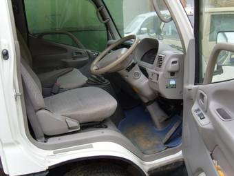 2002 Toyota Hiace Photos