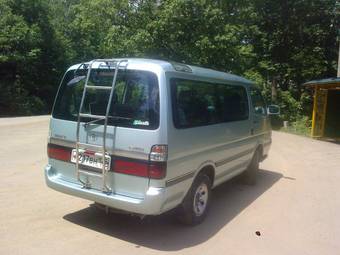 2002 Toyota Hiace Photos