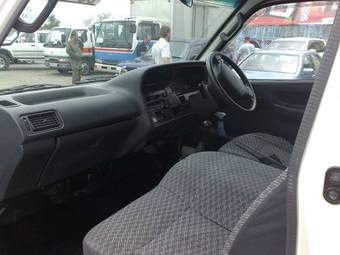 2002 Toyota Hiace Pictures