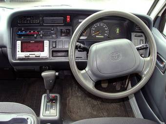2002 Toyota Hiace Pics
