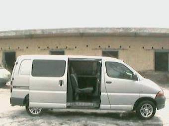 2002 Toyota Hiace Photos