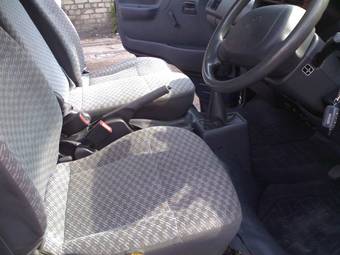 2002 Toyota Hiace Pictures