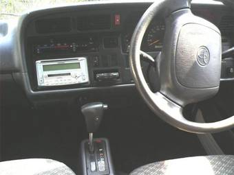 2002 Toyota Hiace Photos