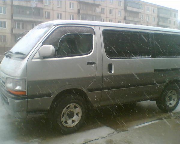 2003 Toyota Hiace