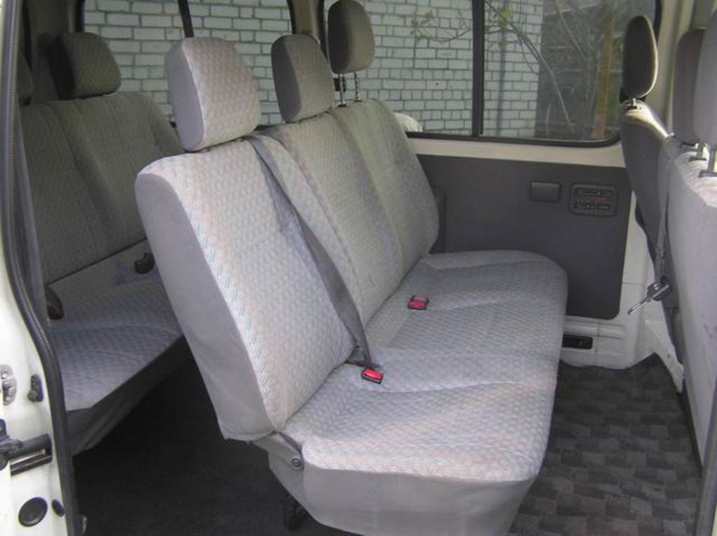 2003 Toyota Hiace