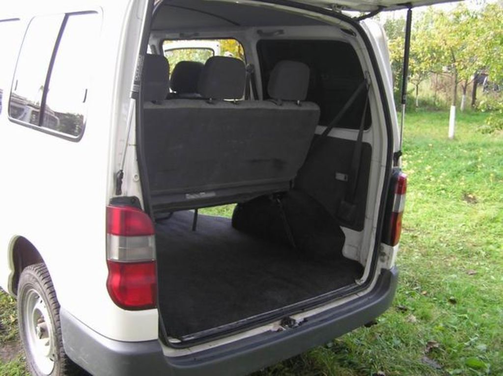 2003 Toyota Hiace