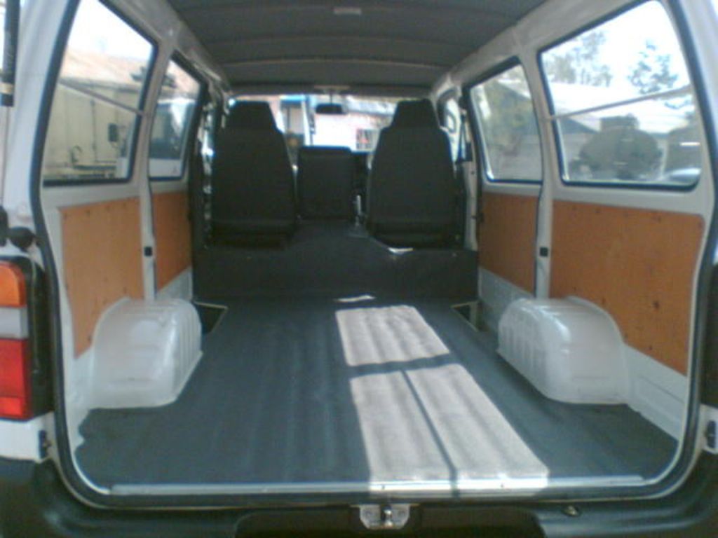 2003 Toyota Hiace