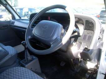2003 Toyota Hiace Pictures